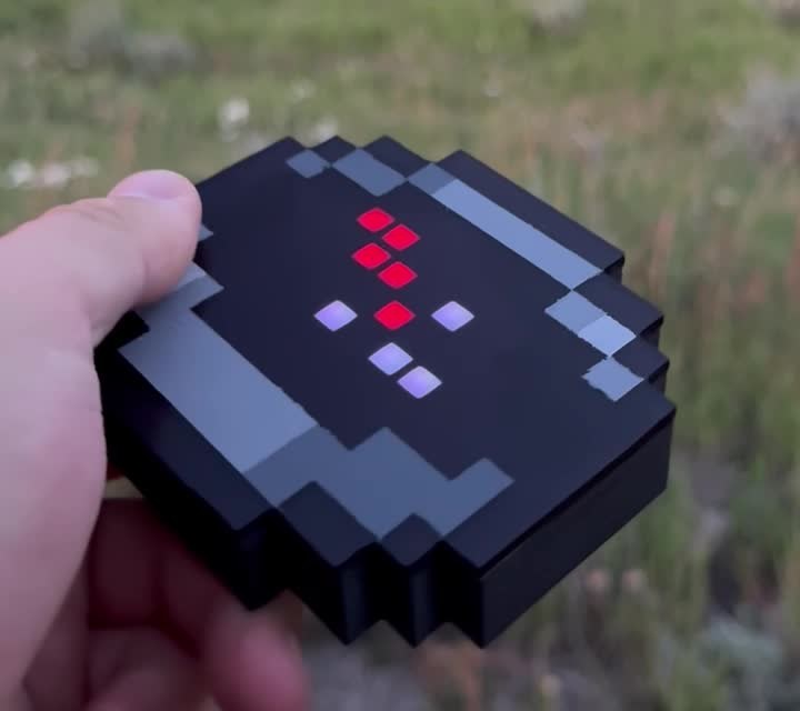 Compass needle tracking heading outdoors